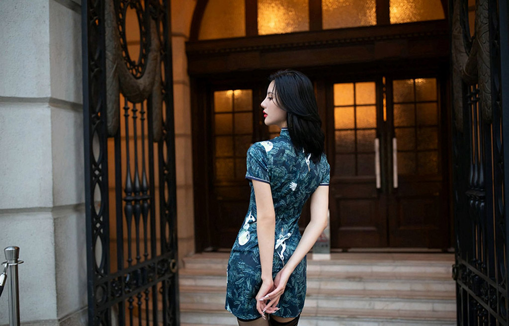 就是阿朱啊古典韵味旗袍丝袜美腿