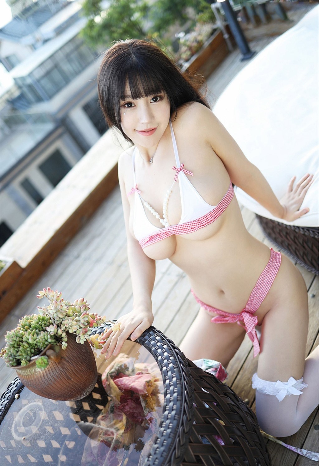 Flower朱可儿户外凹凸别致的性感身材