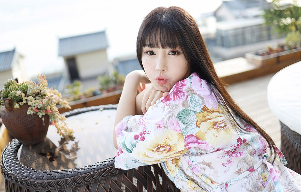 Flower朱可儿户外凹凸别致的性感身材