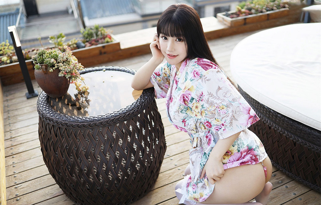 Flower朱可儿户外凹凸别致的性感身材