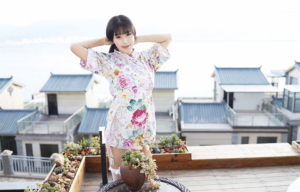 Flower朱可儿户外凹凸别致的性感身材