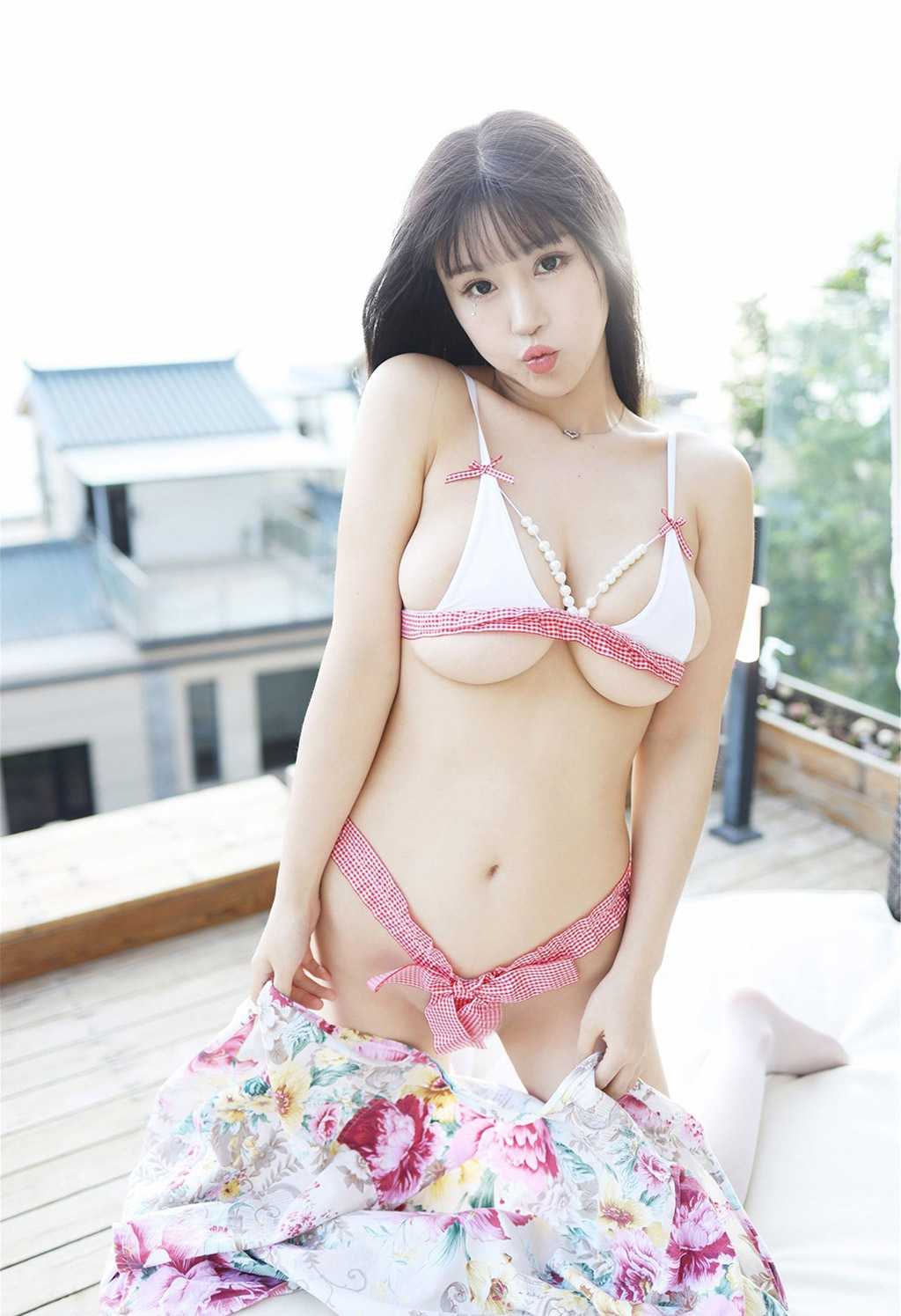 Flower朱可儿户外凹凸别致的性感身材