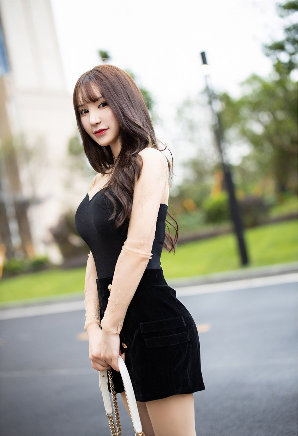 周于希Sandy层层深入的外景车拍系列