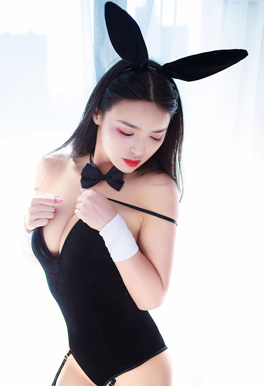 金静熙性感兔女郎内衣装扮
