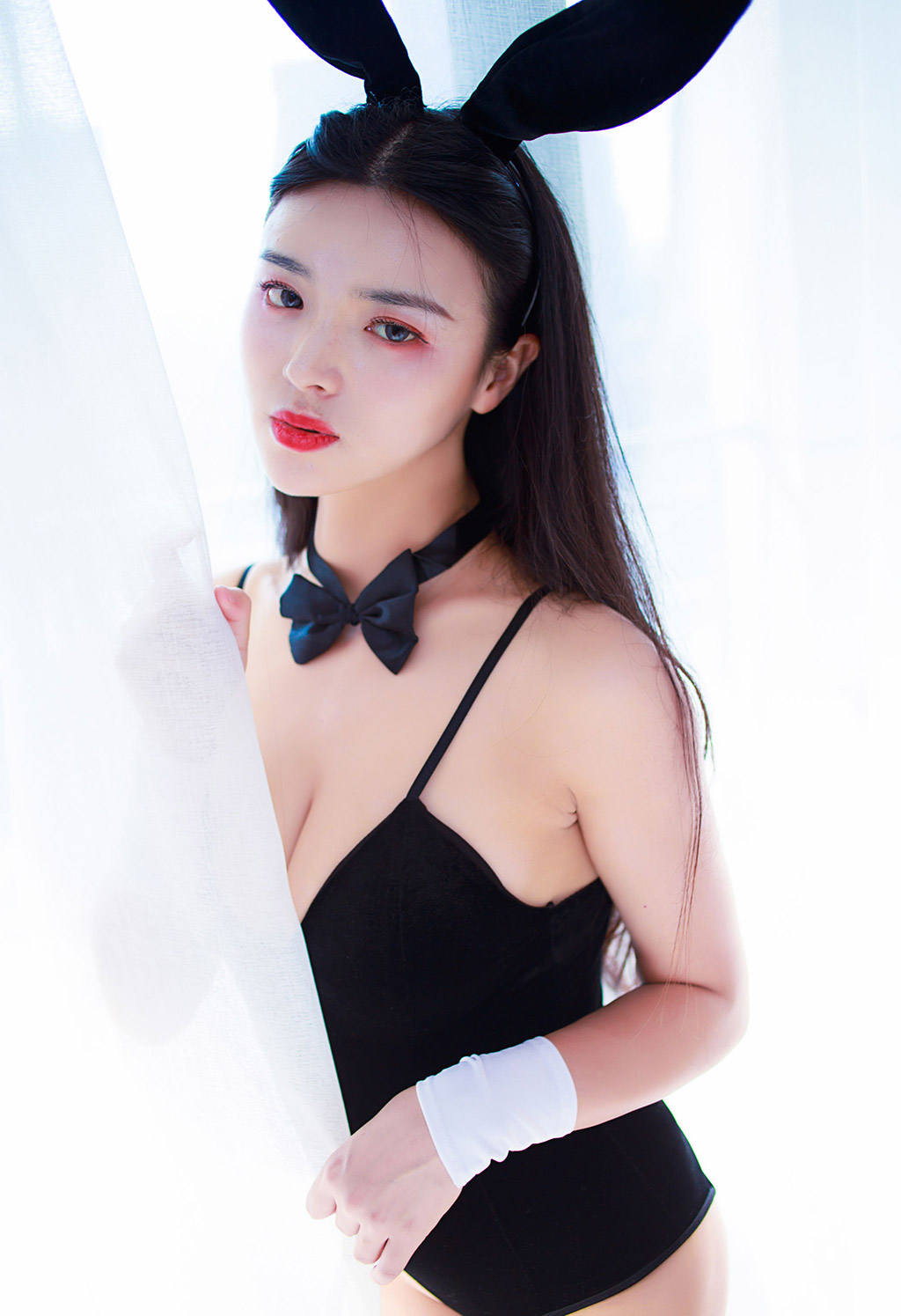 金静熙性感兔女郎内衣装扮