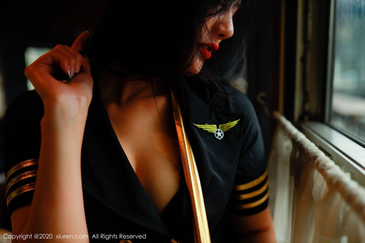 秀人网美女模特就是阿朱啊绿皮火车列车服务员性感写真