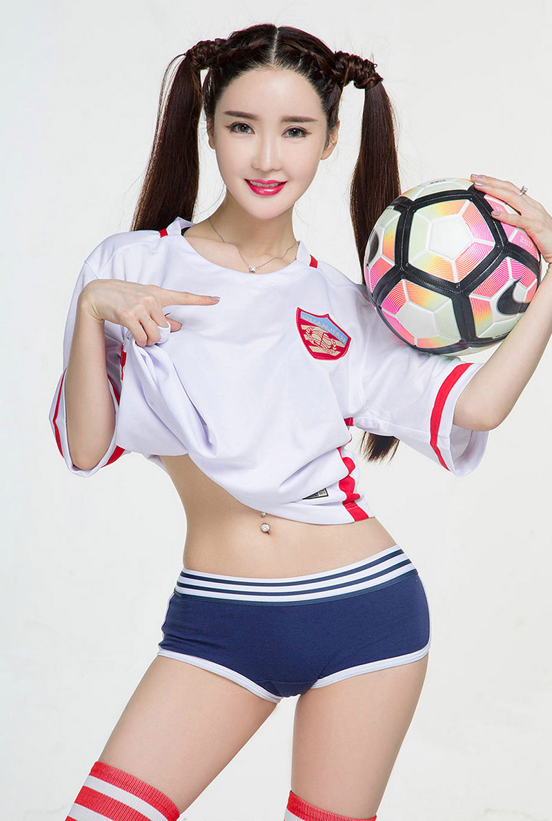 完美!高挑妹子杨茗琪一对酥胸暴露在外