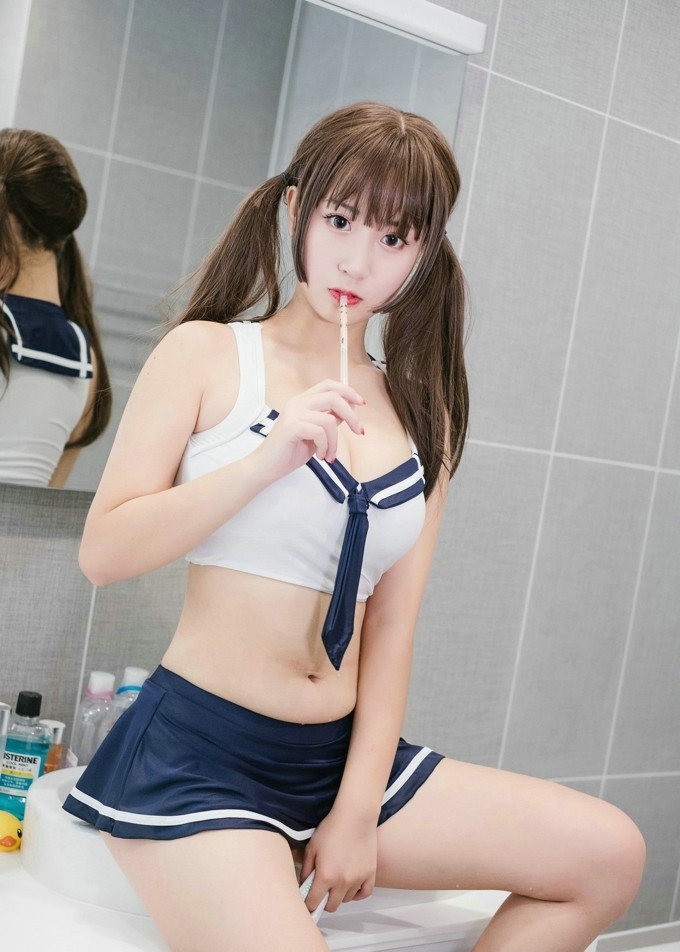 性感韩国嫩幼萝莉水手服大尺度制服人体艺术摄影