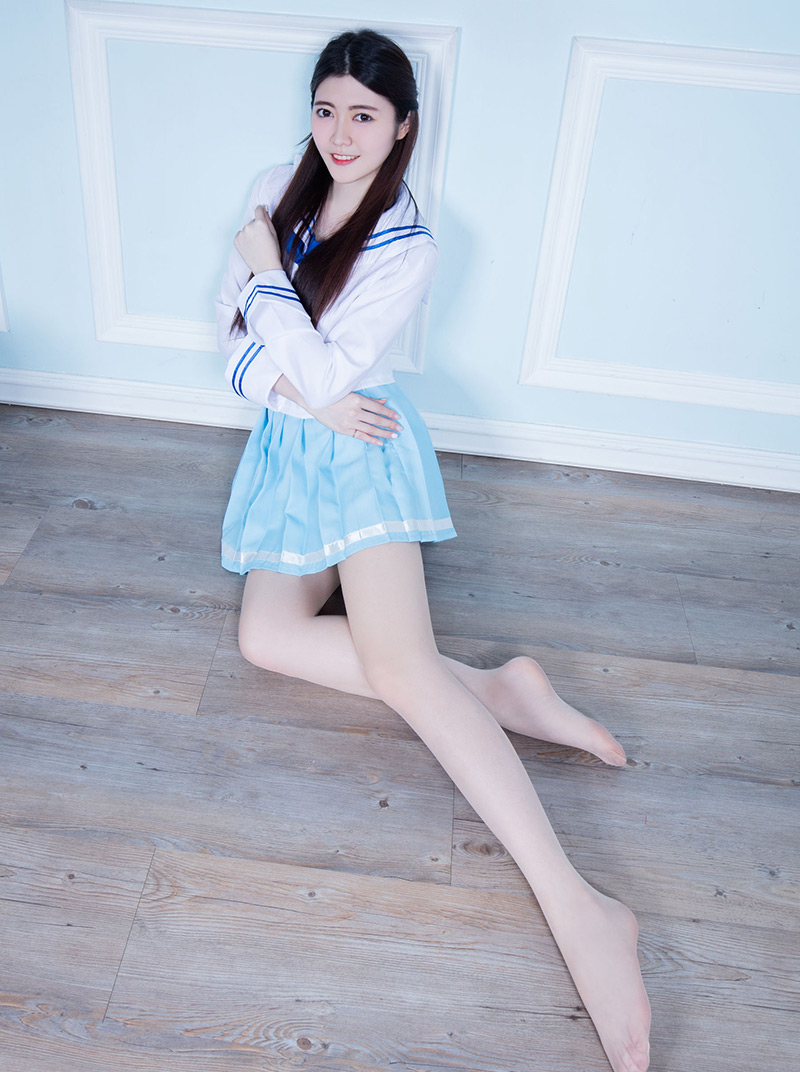 腿模Brindy《黑丝旗袍+学生装》 [BeautyLeg] No.1555 美腿写真集