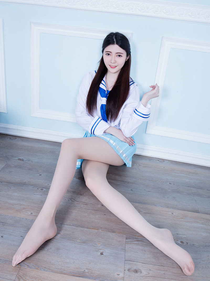 腿模Brindy《黑丝旗袍+学生装》 [BeautyLeg] No.1555 美腿写真集