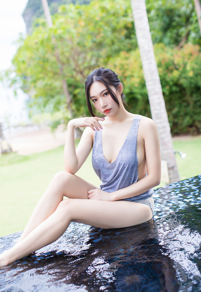 性感撩人小狐狸Sica极致诱惑的黑丝美腿