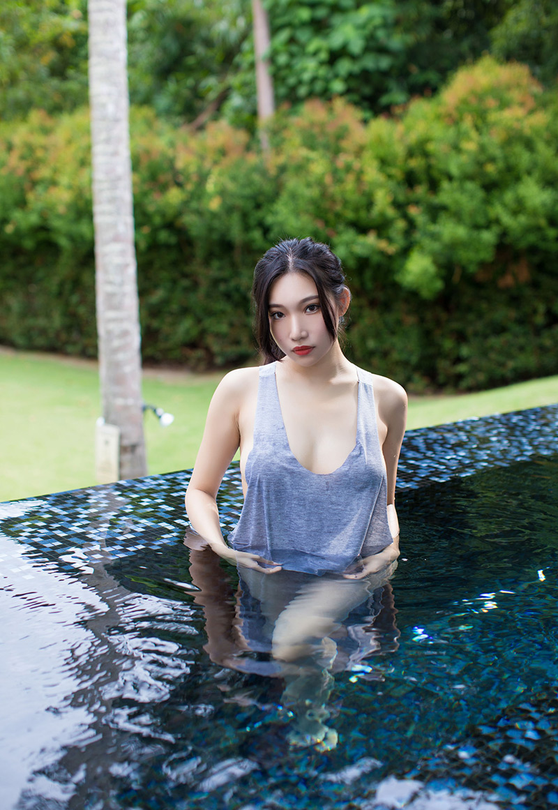 性感撩人小狐狸Sica极致诱惑的黑丝美腿