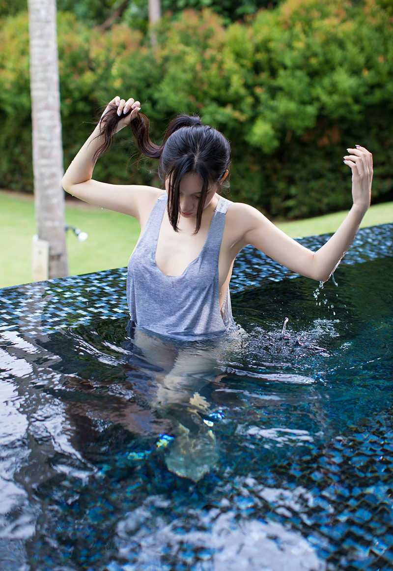 性感撩人小狐狸Sica极致诱惑的黑丝美腿