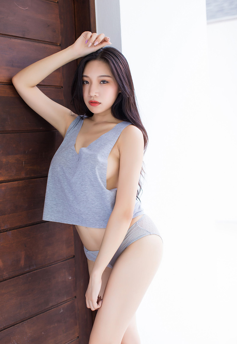 性感撩人小狐狸Sica极致诱惑的黑丝美腿