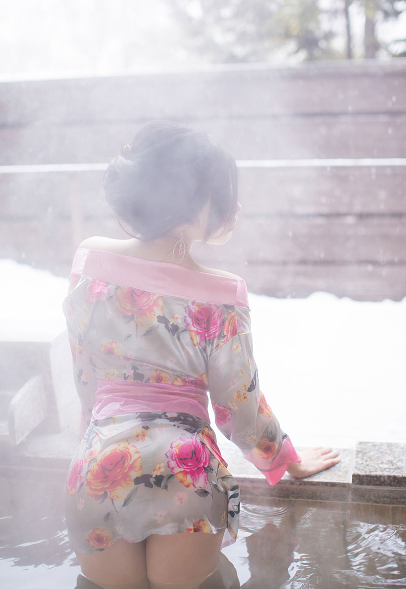 性感翘臀美女许诺Sabrina白色蕾丝美腿诱