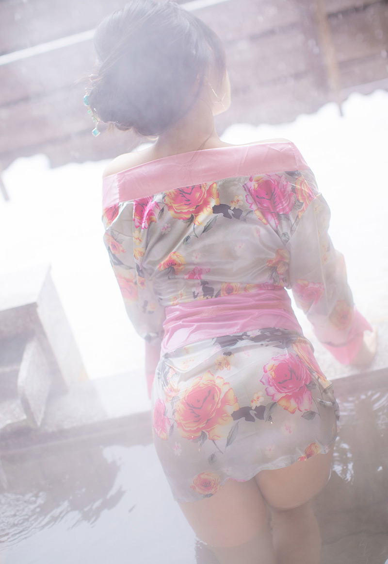 性感翘臀美女许诺Sabrina白色蕾丝美腿诱