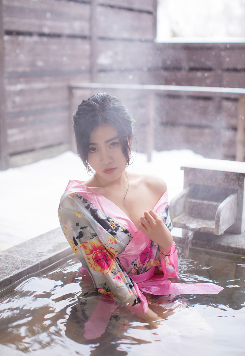 性感翘臀美女许诺Sabrina白色蕾丝美腿诱