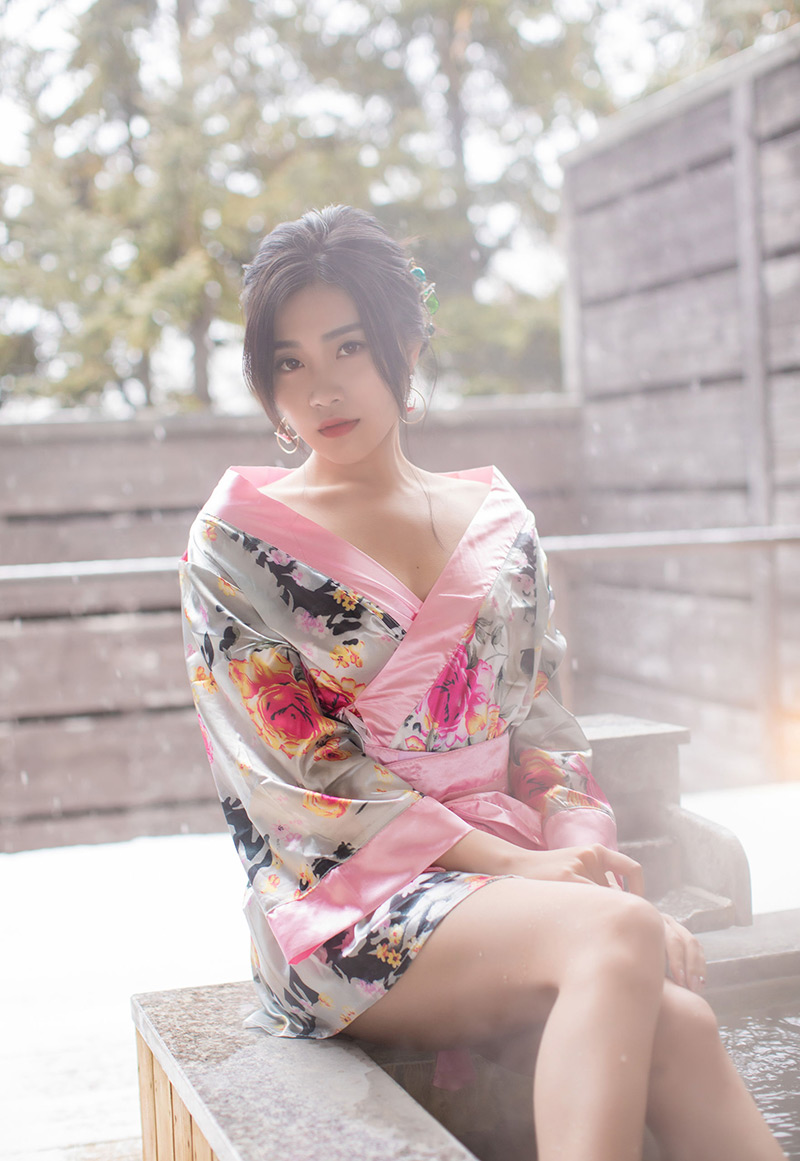 性感翘臀美女许诺Sabrina白色蕾丝美腿诱