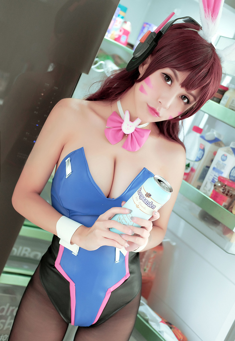 女神夏美低胸内衣写真美胸饱满诱人