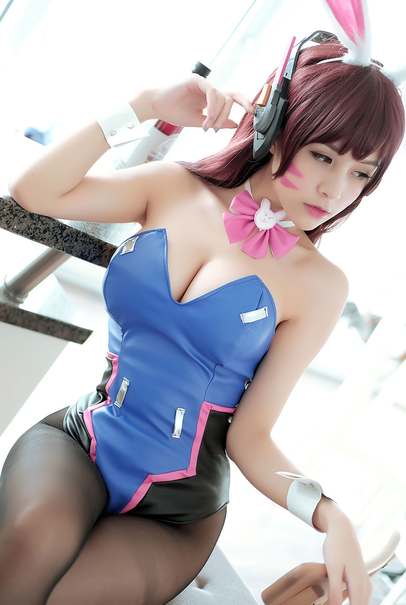 女神夏美低胸内衣写真美胸饱满诱人