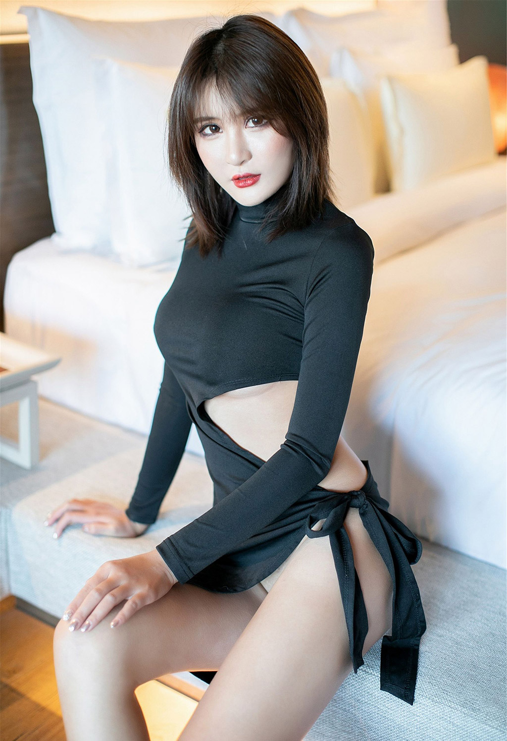 尹菲极致销魂魅惑入骨的黑丝美腿诱惑