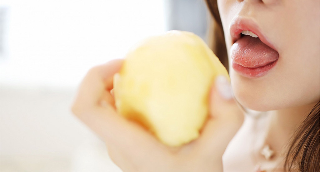 糯美子Mini三点式比基尼下美胸呼之欲出