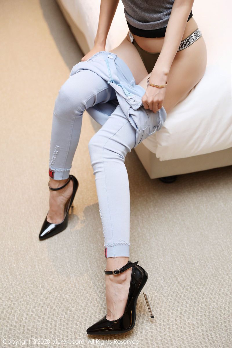 秀人网新人嫩模田小燕Vicky牛仔长裤苗条身材首套性感写真