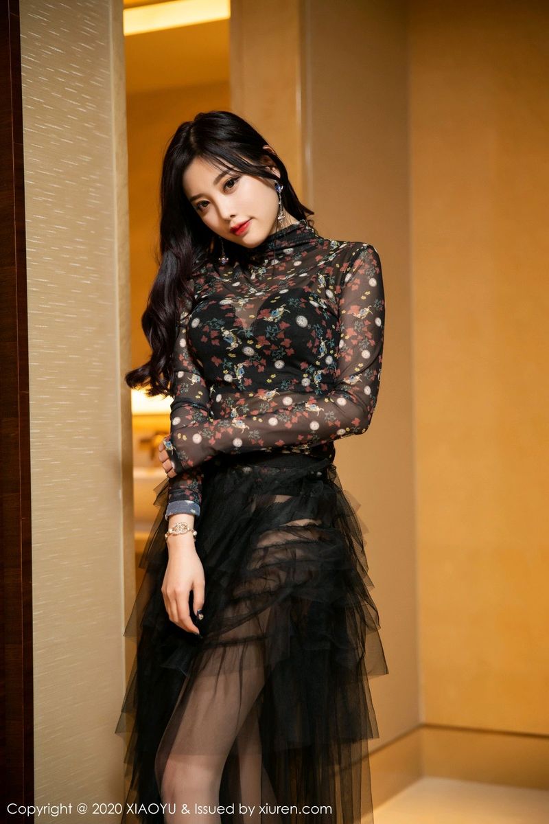 语画界性感女神杨晨晨sugar黑色吊裙朦胧丝袜澳门气质旅拍