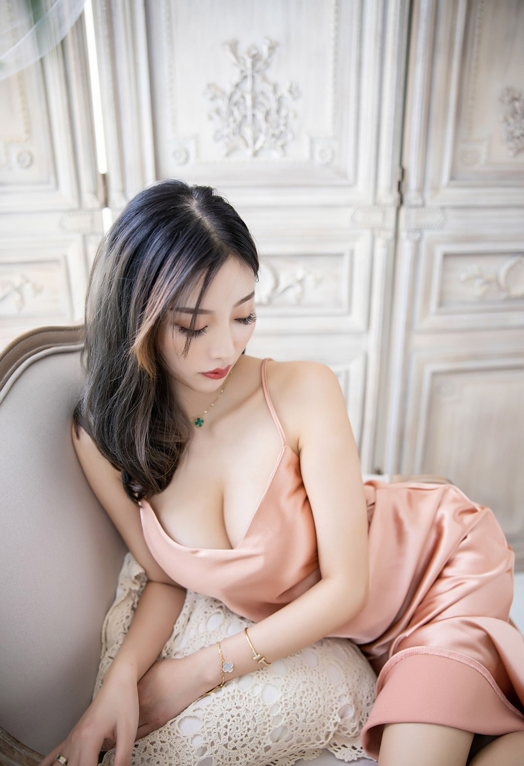 杨晨晨sugar香槟色睡衣奶牛内衣系列