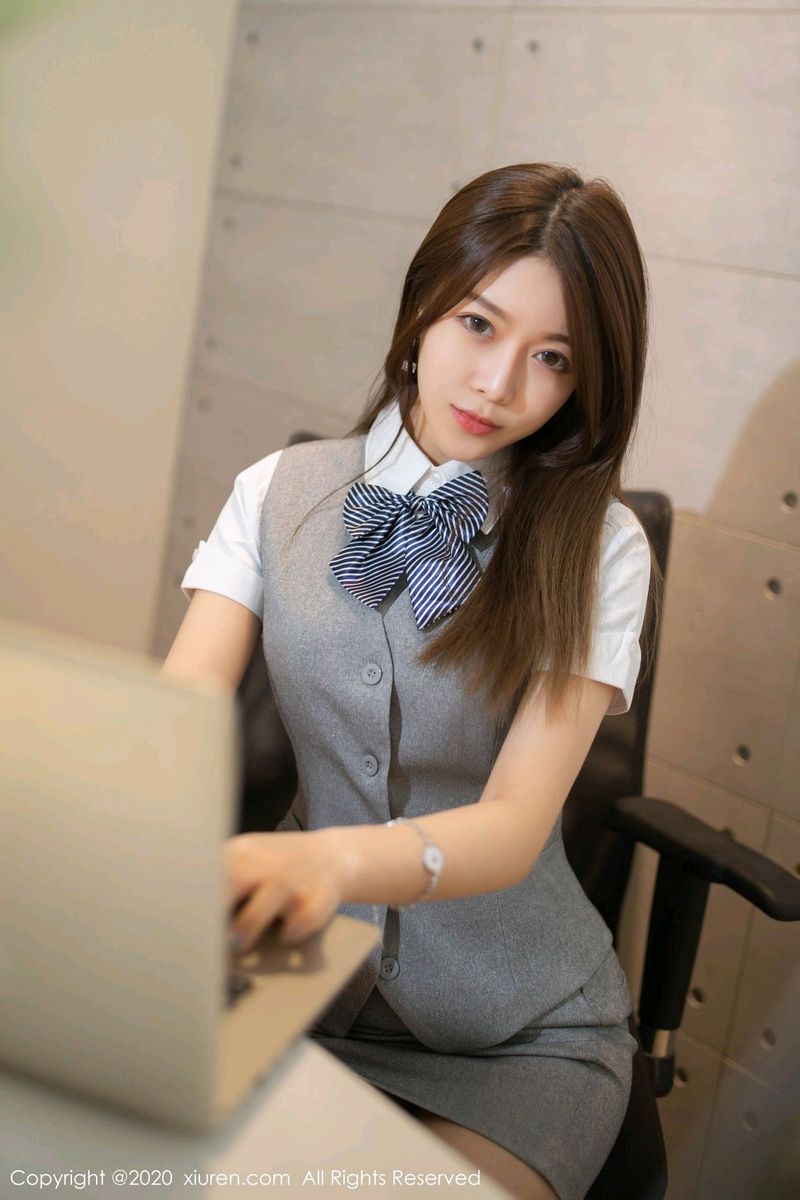 秀人网性感女神夏诗诗Sally白衬衫职场OL女秘书装扮私房写真