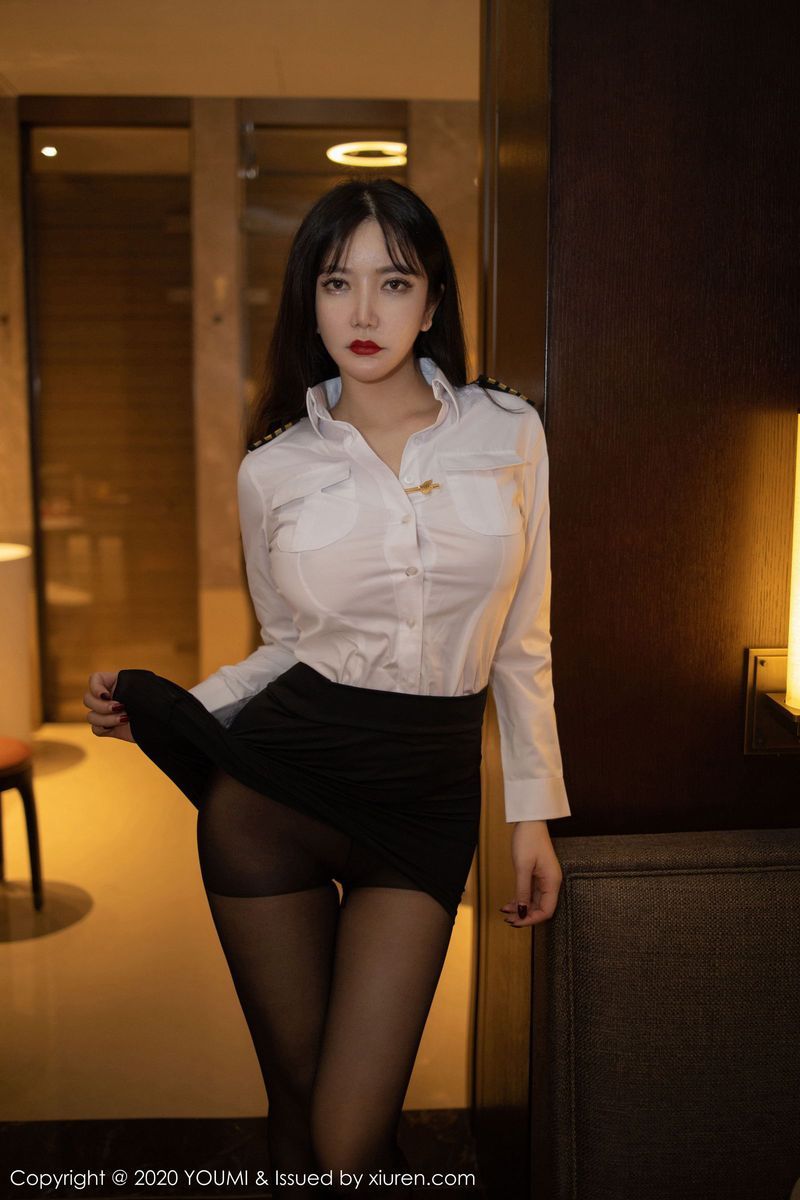 尤蜜荟美女模特心妍公主白衬衫&黑丝美腿职场OL私房写真