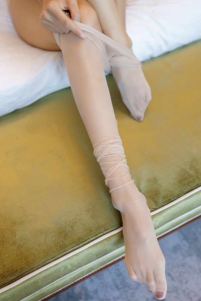 纤纤玉女蓝夏肉丝玉足撩乳勾引你