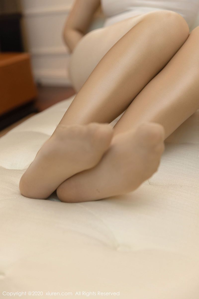 秀人网性感女神Egg尤妮丝波涛胸涌丝袜美腿御姐风格写真