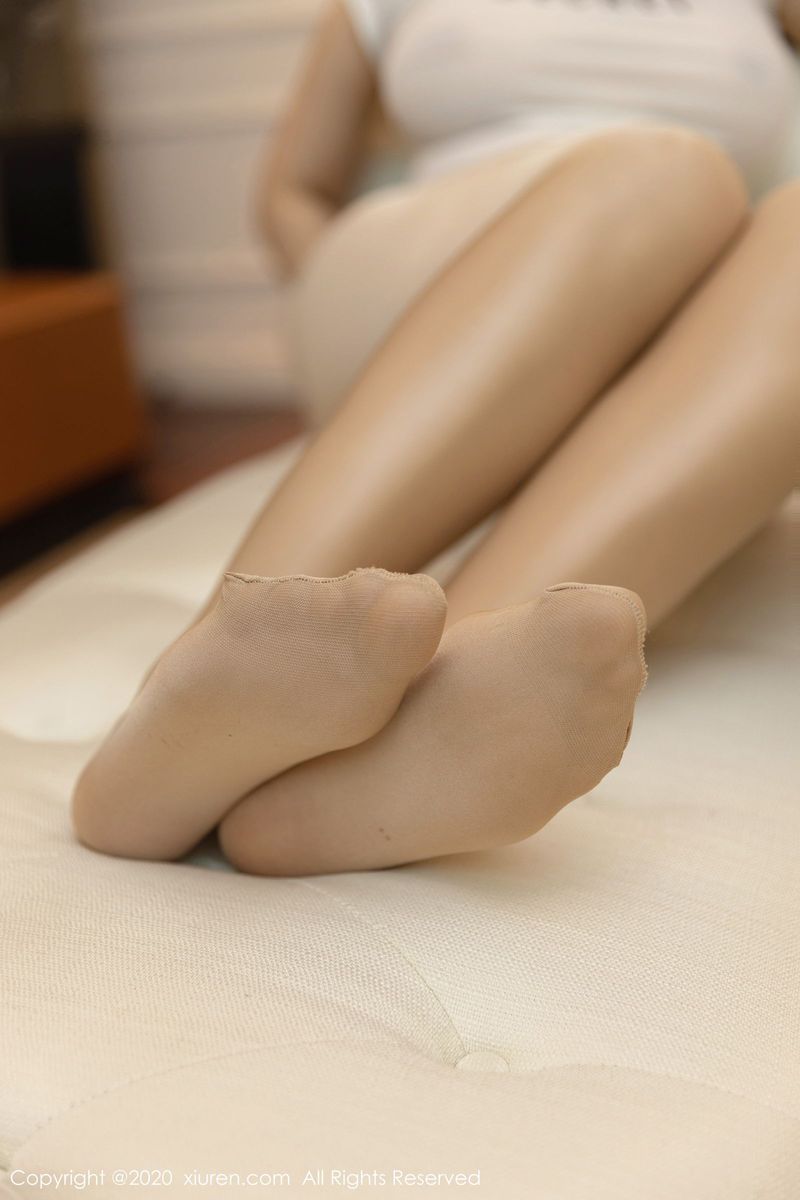 秀人网性感女神Egg尤妮丝波涛胸涌丝袜美腿御姐风格写真