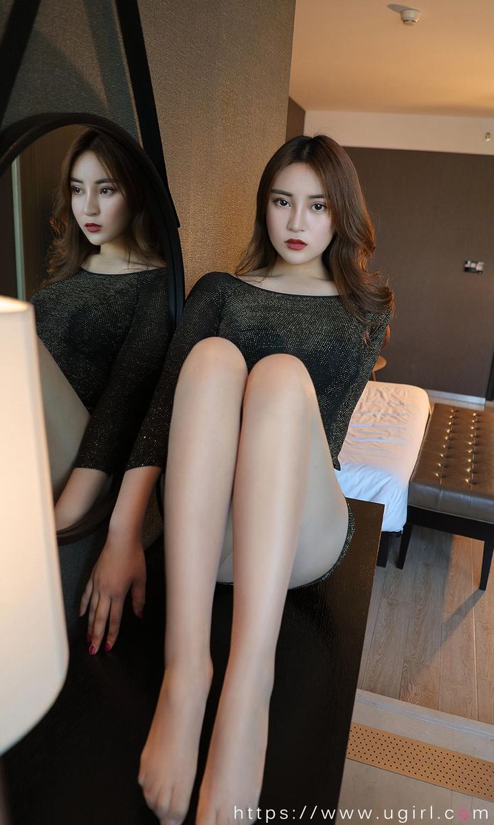 尤果网美女模特金茜丝袜美腿白皙美胸丝滑质感性感写真