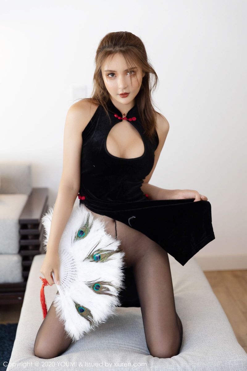 尤蜜荟性感女神Emily顾奈奈酱低胸高开礼裙马尔代夫旅拍