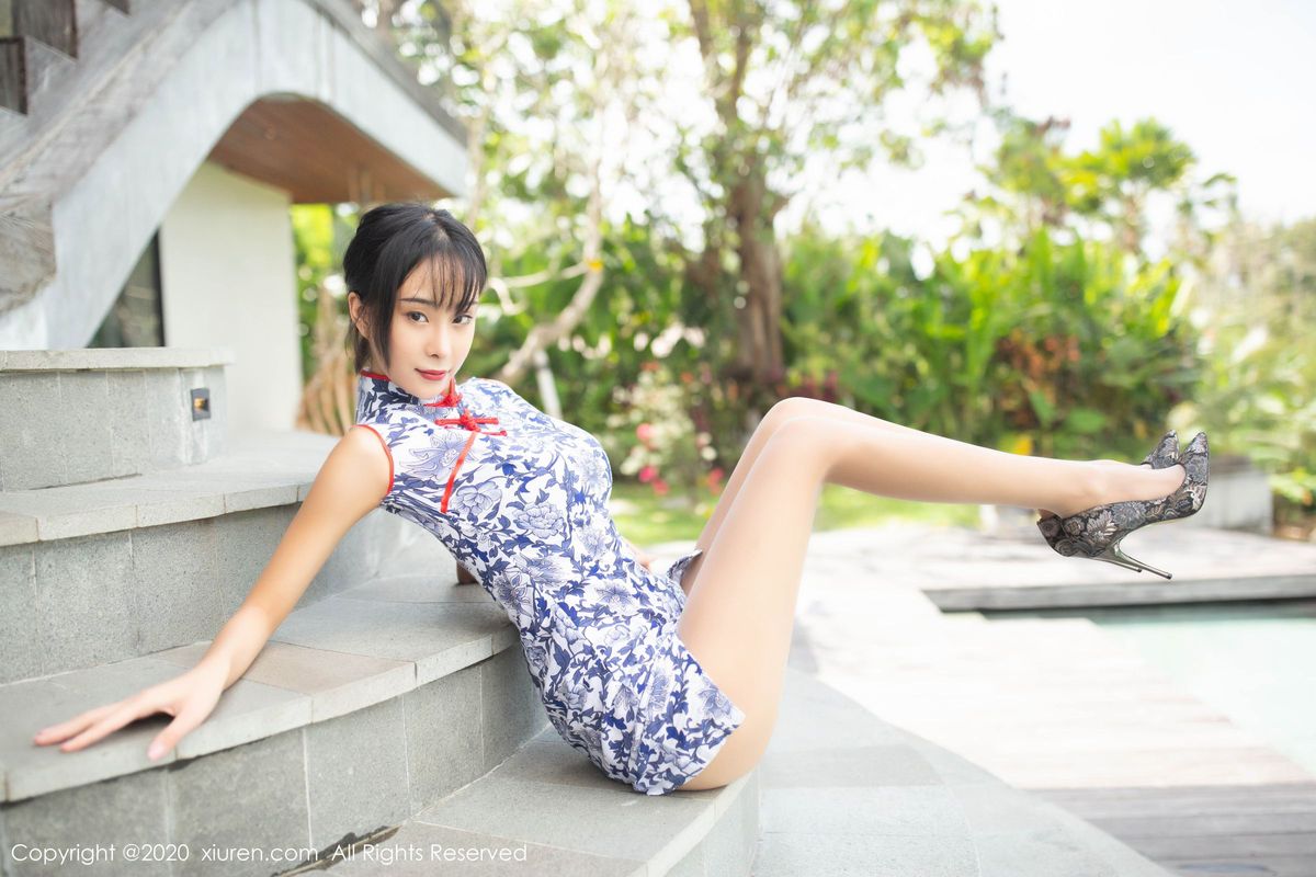 秀人网性感女神刘艺蕾Akasha青花瓷旗袍丝袜系列巴厘岛旅拍