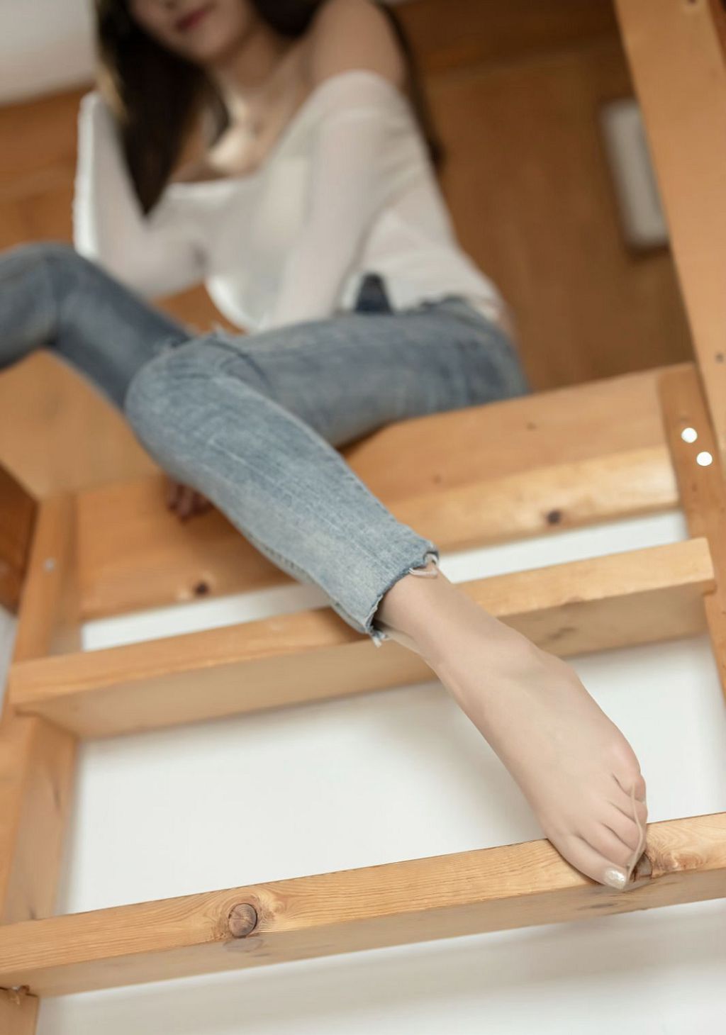 性感大奶美少妇热火肉色美腿性感翘臀牛仔裤