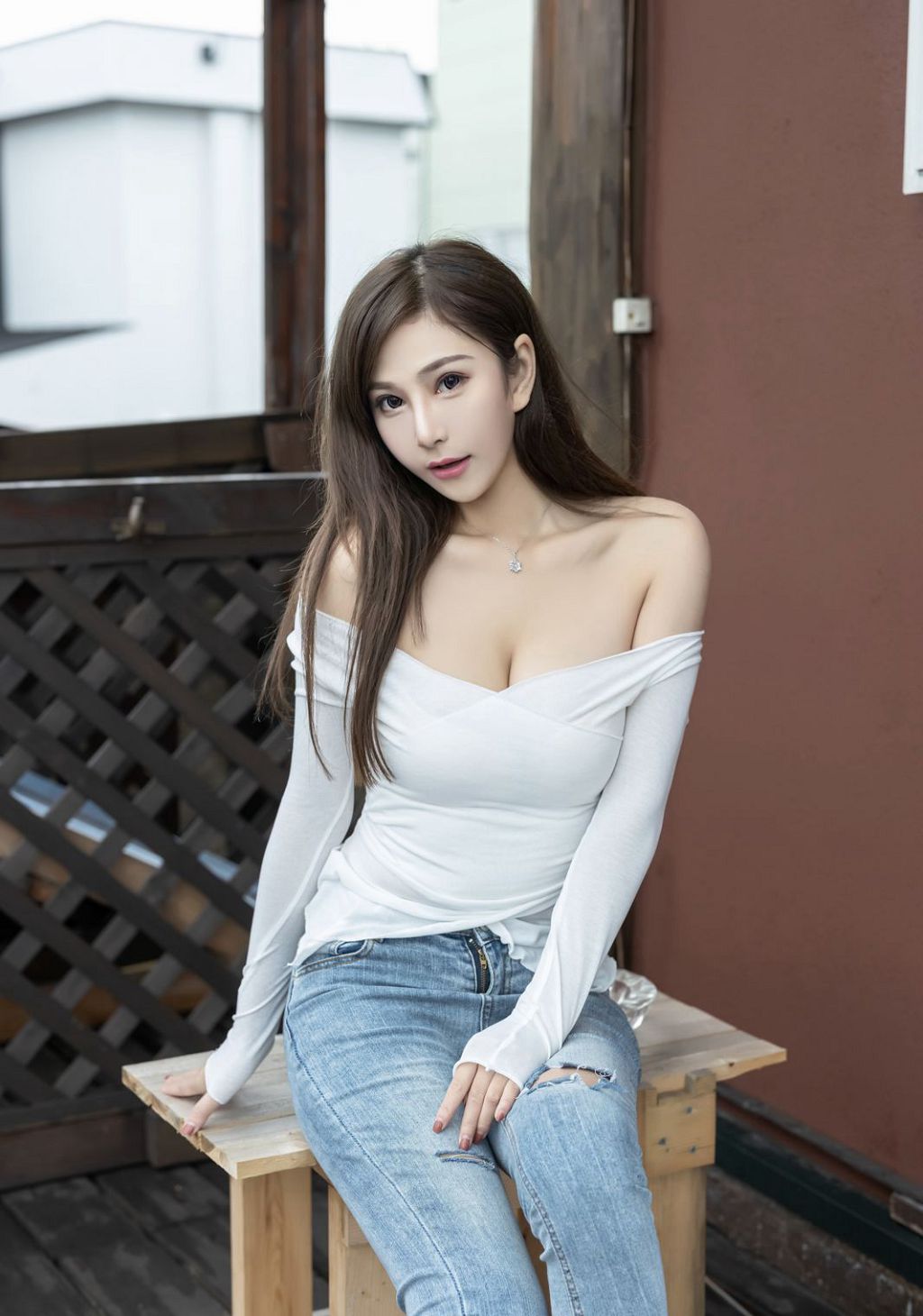 性感大奶美少妇热火肉色美腿性感翘臀牛仔裤