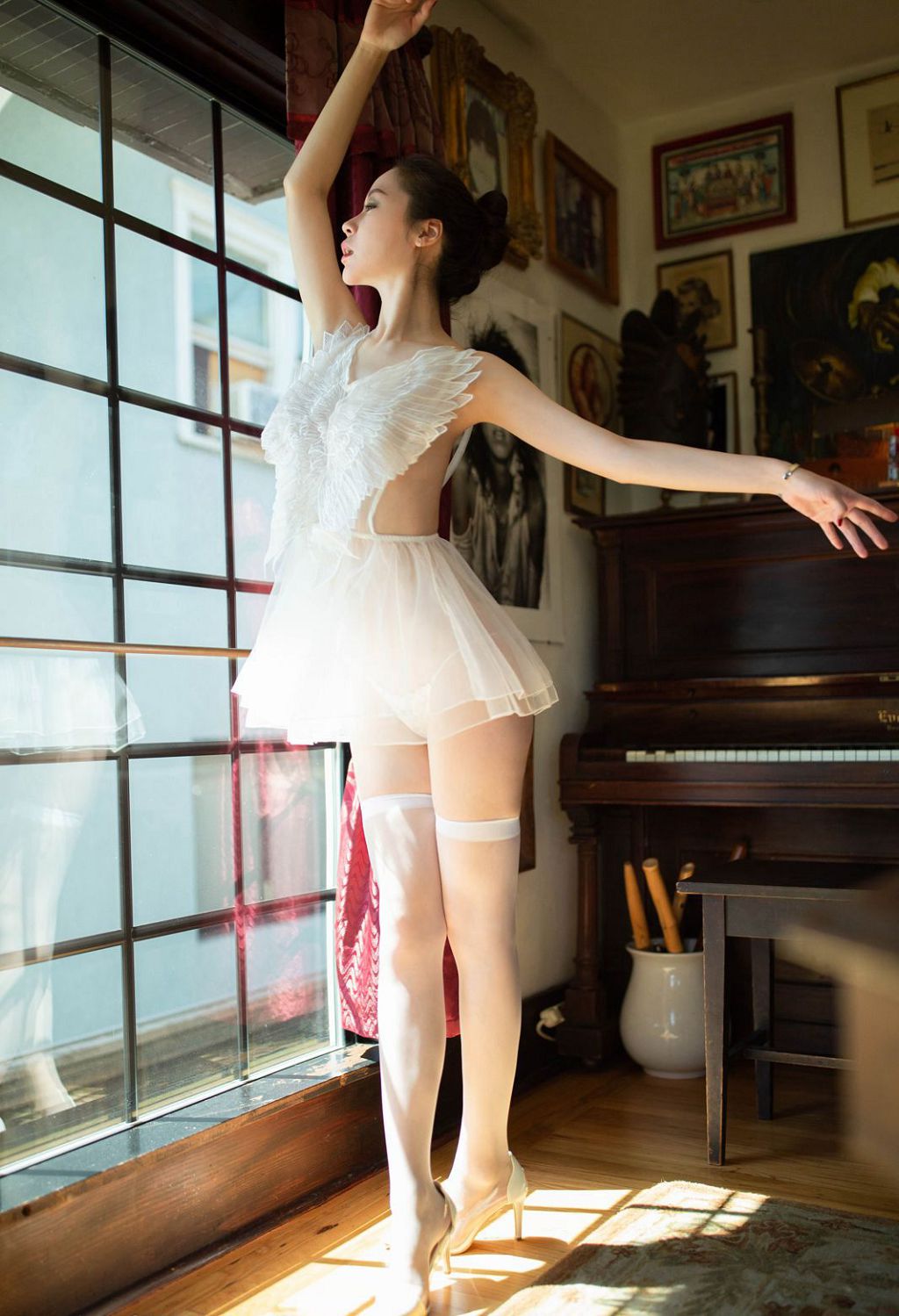 性感蕾丝芭蕾舞美女梦心月诱惑长腿白丝写真