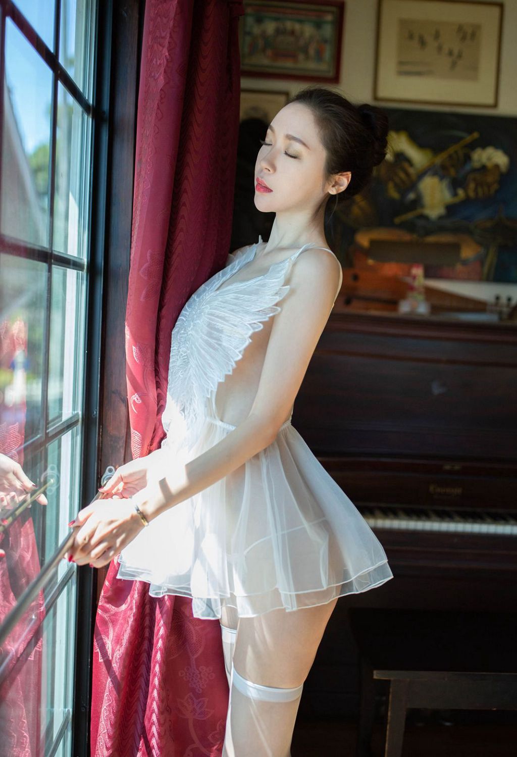 性感蕾丝芭蕾舞美女梦心月诱惑长腿白丝写真