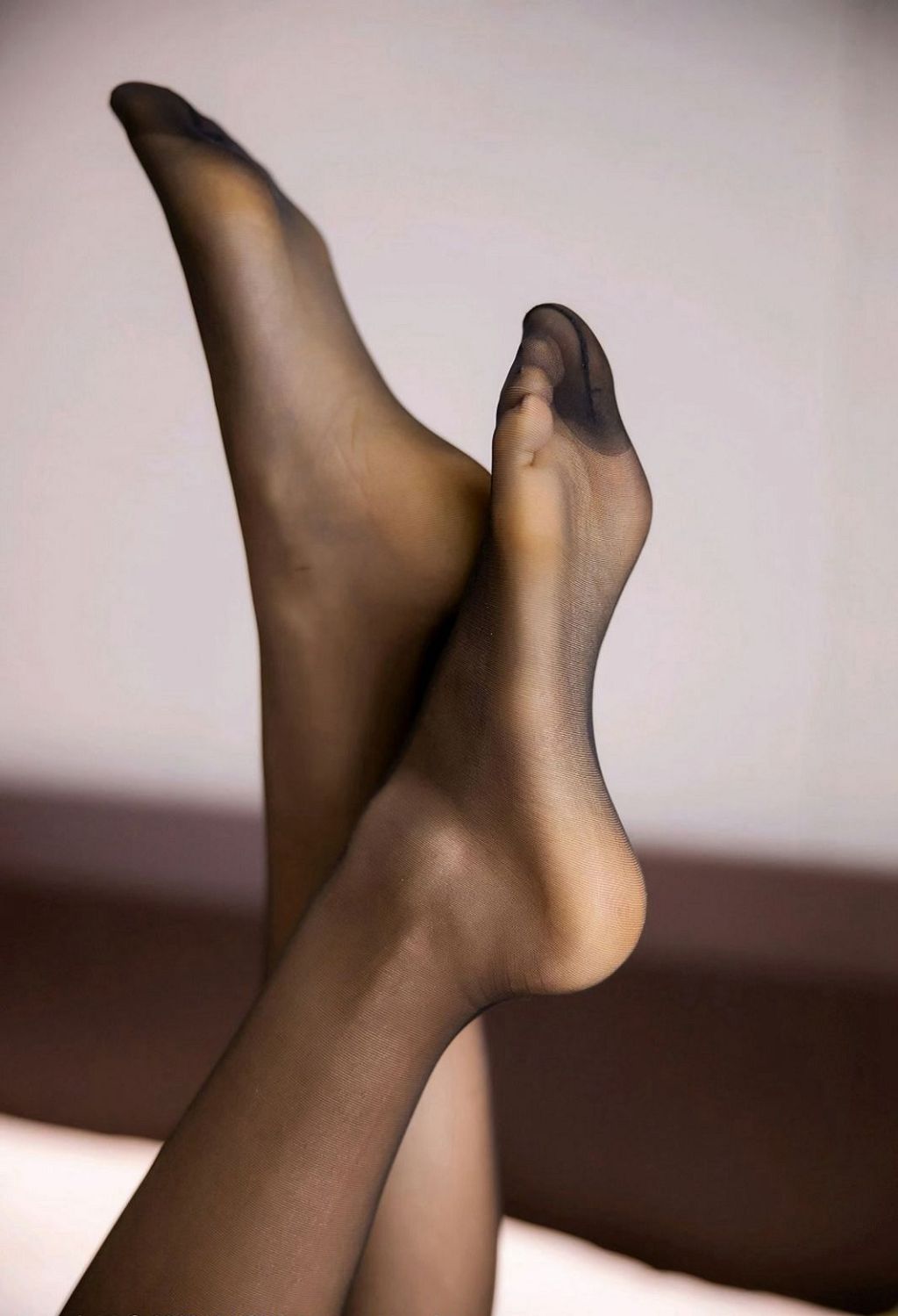 黑丝吊带美女高清图片性感长腿诱惑短发美少妇