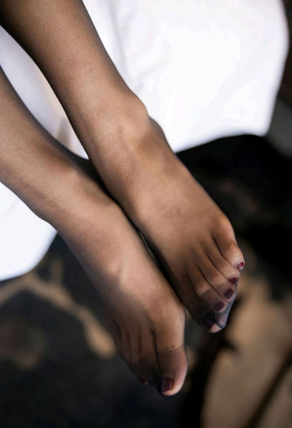 黑丝吊带美女高清图片性感长腿诱惑短发美少妇