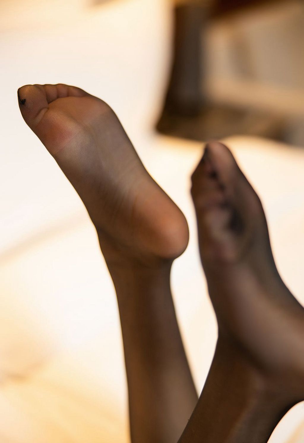 杨晨晨蕾丝吊带美腿丝袜黑丝诱惑禁区写真