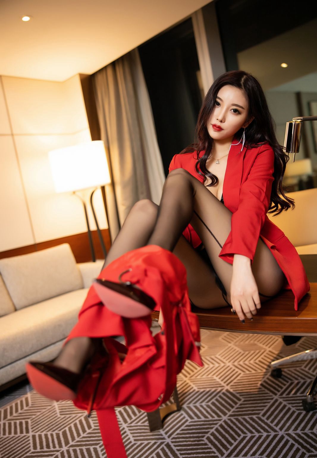 杨晨晨sugar冷艳气质黑丝美腿高跟玉足诱惑