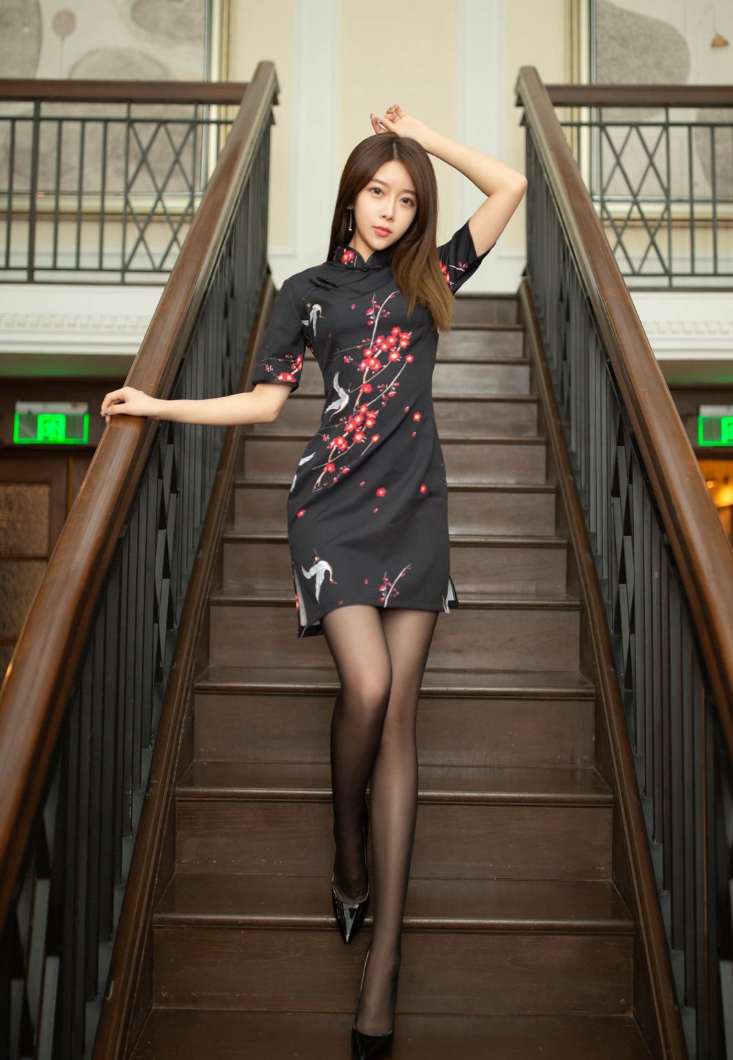 夏诗雯Sally勾魂丝袜美腿酒店挑逗姿势诱惑翘臀