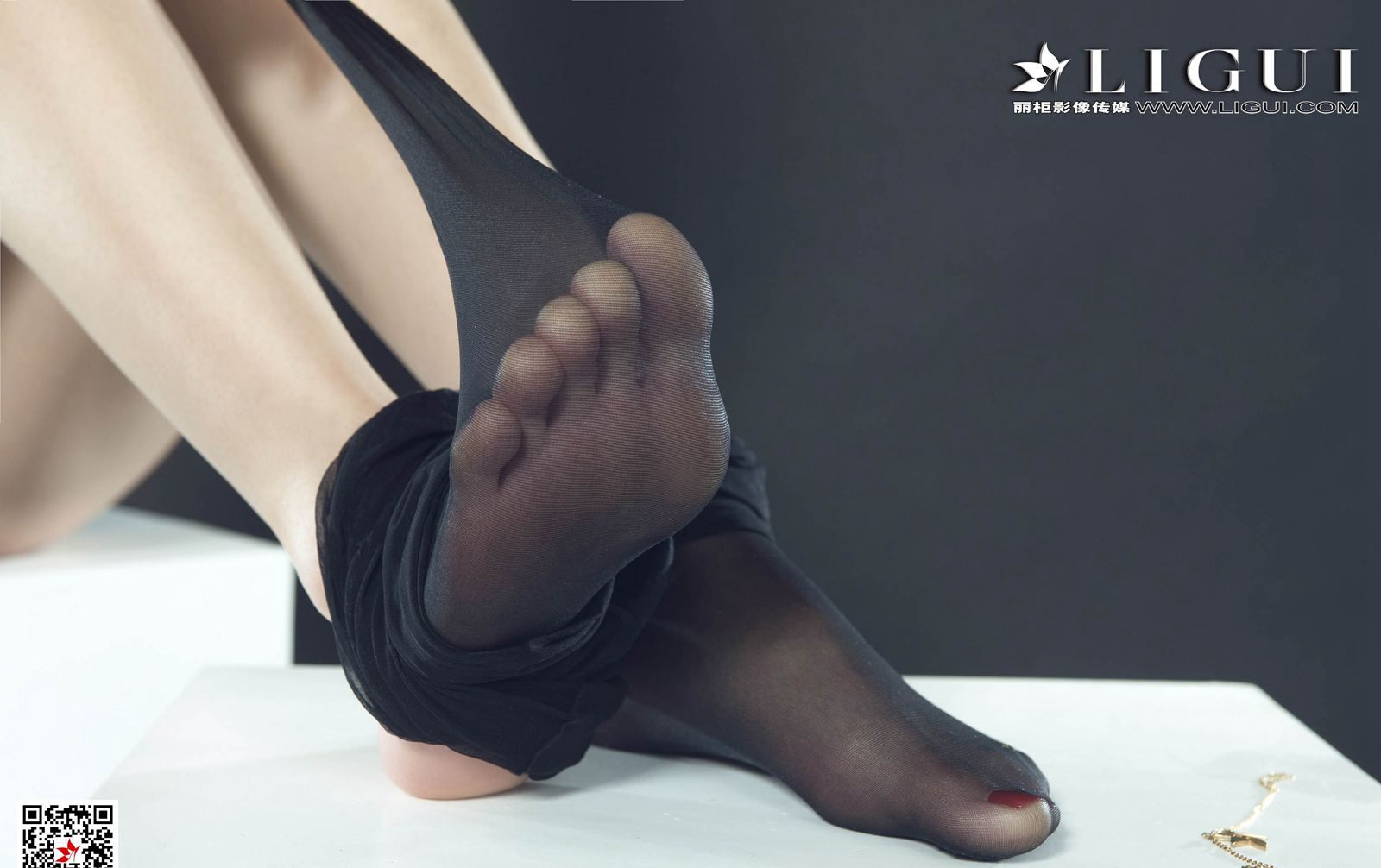 汐汐诱惑黑丝情趣高清人体艺术火辣白皙美腿