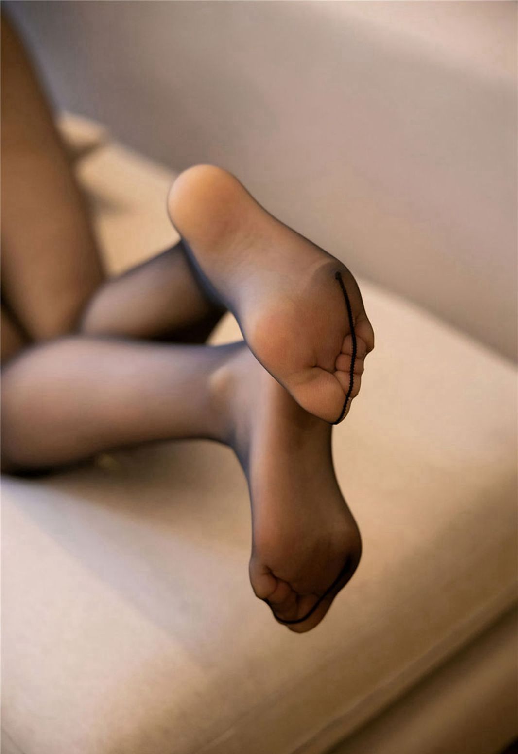 芝芝Booty性感丁字裤白皙美臀性感黑丝袜美腿人体