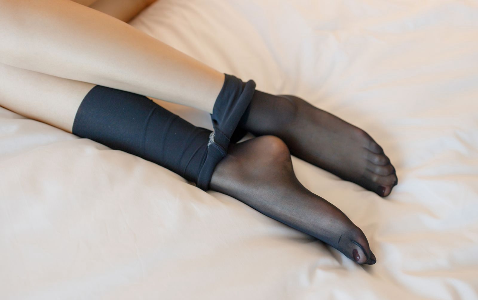 杨紫嫣极品尤物喷血透明诱人黑丝美腿性感玉足