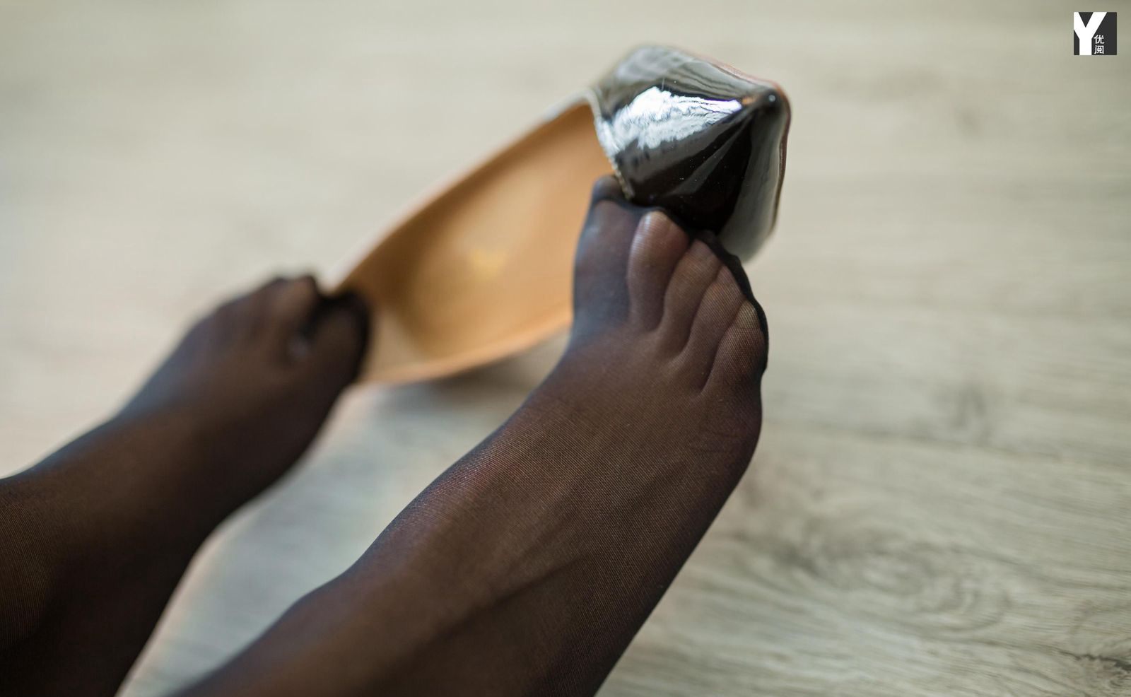 性感腿模婉萍诱惑黑丝玉足高跟美臀写真